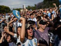 Жители Буэнос-Айреса празднуют выход сборной в финал Мундиаля