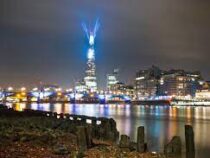 Световая инсталляция украсила один из небоскрёбов Лондона