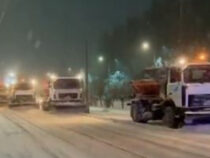 Более шестисот сотрудников «Тазалыка» расчищают бишкекские улицы от снега