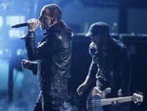 Linkin Park анонсировали неизданный ранее трек с вокалом Честера Беннингтона