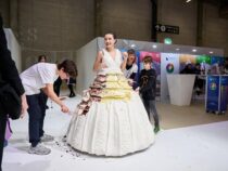Самый большой в мире торт в виде свадебного платья сделали в Швейцарии