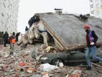 Число жертв землетрясения в Турции превысило 2,9 тысячи человек
