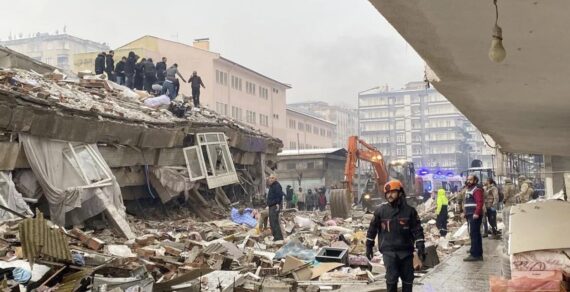 Землетрясение в Турции. Восемь кыргызстанцев эвакуированы в безопасные места