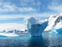 Гигантский айсберг приближается к судоходным районам Атлантического океана