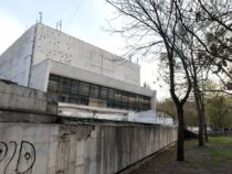 Акылбек Жапаров поручил отремонтировать Русский драмтеатр внутри и снаружи