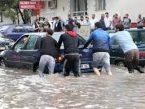 Сильнейшие ливни затопили столицу Турции