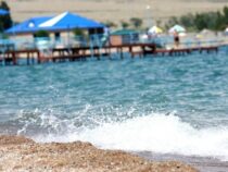 Президент  Жапаров  внес поправки в указ о доступе иссыккульцев к пляжам
