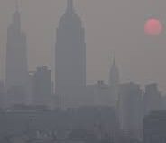 Из-за лесных пожаров в Канаде заволокло дымом небо Нью-Йорка