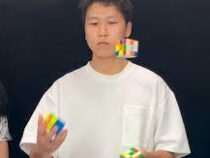Китаец собрал три кубика Рубика, жонглируя ими