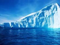 Гигантский айсберг  начал дрейфовать вдоль Антарктиды