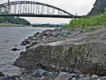 В Германии на поверхности обмелевшей Эльбы выступили «камни голода»