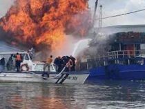 У берегов Нидерландов загорелось судно с тремя тысячи автомобилей