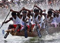 Ежегодные гонки на лодках-змеях прошли в Индии