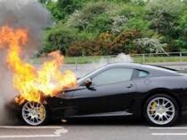 В Германии мужчина потушил загоревшийся автомобиль с помощью пива