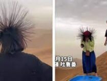 В пустыне Турфан  у туристов внезапно встали дыбом волосы