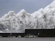 На юге Японии бушует тайфун