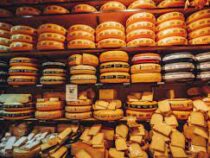 Итальянский бизнесмен умер под завалами 25 тысяч головок сыра