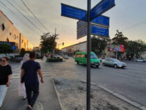 В Бишкеке установили первые дорожные указатели