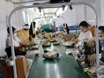 В Кочкорском районе открылась фабрика по производству кроссовок