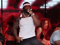 50 Cent бросил микрофон в толпу и ранил посетительницу его концерта