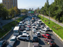 На центральных улицах Бишкека в часы пик будут регулировать движение транспорта
