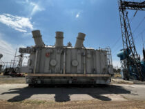 На подстанции «Главная» в Бишкеке устанавливают новые трансформаторы