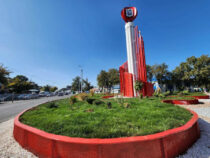 В Бишкеке обновили  стелу на пересечении проспекта Чуй и улицы Фучика