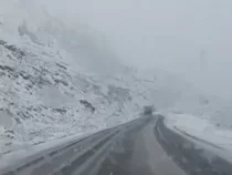 На горных перевалах Кыргызстана идет дождь, переходящий в снег