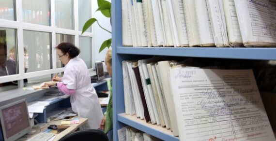 Больницы Бишкека и Чуйской области должны перейти на цифровые амбулаторные карты