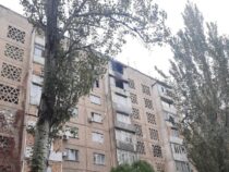 В Бишкеке из горящей квартиры спасли двоих детей