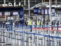 В 12 аэропортах Франции провели эвакуацию из-за угроз взрыва