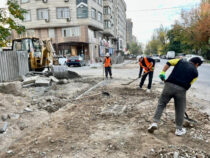 В Бишкеке завершается ремонт тротуаров «золотом квадрате»