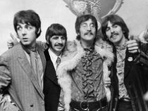 Последняя песня The Beatles возглавила музыкальный хит-парад Британии