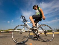 Канадец установил мировой рекорд езды на велосипеде без помощи рук