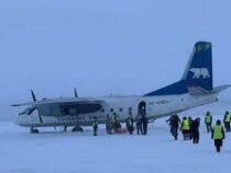 В Якутии пассажирский самолет сел на реку