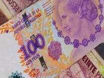 Аргентина объявила о девальвации песо