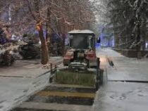 В Бишкеке автомобили, которые мешают уборке снега, будут эвакуированы