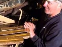 Мужчина купил советский танк Т-55 и нашел в нем 5 килограммов золота