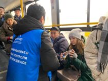 В автобусах и троллейбусах Бишкека контролеры проверяют оплату проезда