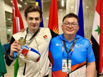 Кыргызстанец Денис Петрашов выиграл вторую золотую медаль на чемпионата Азии по плаванию