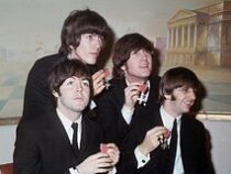Автографы участников группы The Beatles выставили на продажу