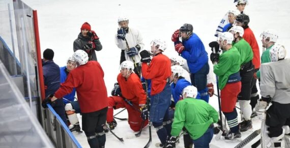 Сборная Кыргызстана по хоккею готовится к чемпионату мира