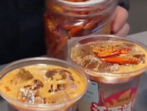 В Китае набирает популярность холодный латте с перцем чили