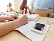 В Великобритании вводится запрет на использование смартфона в школе