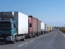 На кыргызско-казахской границе вновь скопились грузовики