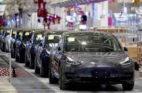 Tesla сократила производство машин в КНР