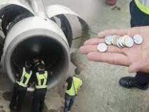 В Китае пассажир задержал рейс на 4 часа, бросив монеты в двигатель