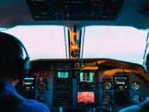 Два индонезийских пилота на полчаса уснули во время полета