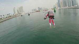Первая в мире гонка в реактивных костюмах прошла в Дубае