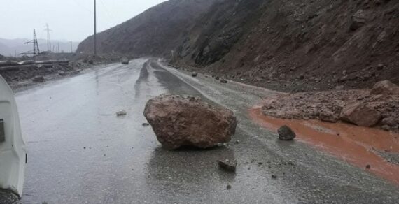 На 246 км  автодороги Бишкек -Ош произошел камнепад